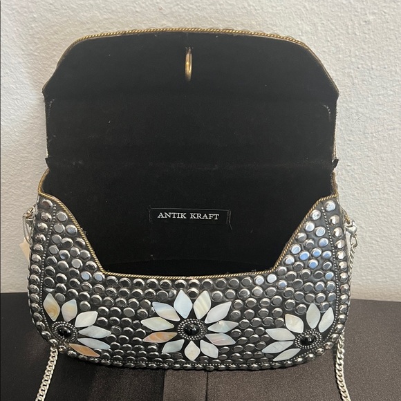 Antik Kraft | Metal Mosaic Floral Purse w/ Crossbody - Picture 12 of 17